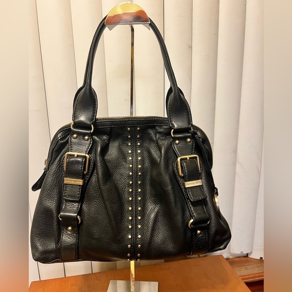 MICHAEL KORS ASTOR SHOULDER HOBO SATCHEL TOTE HANDBAG BLACK LEATHERBUCKLES STUD